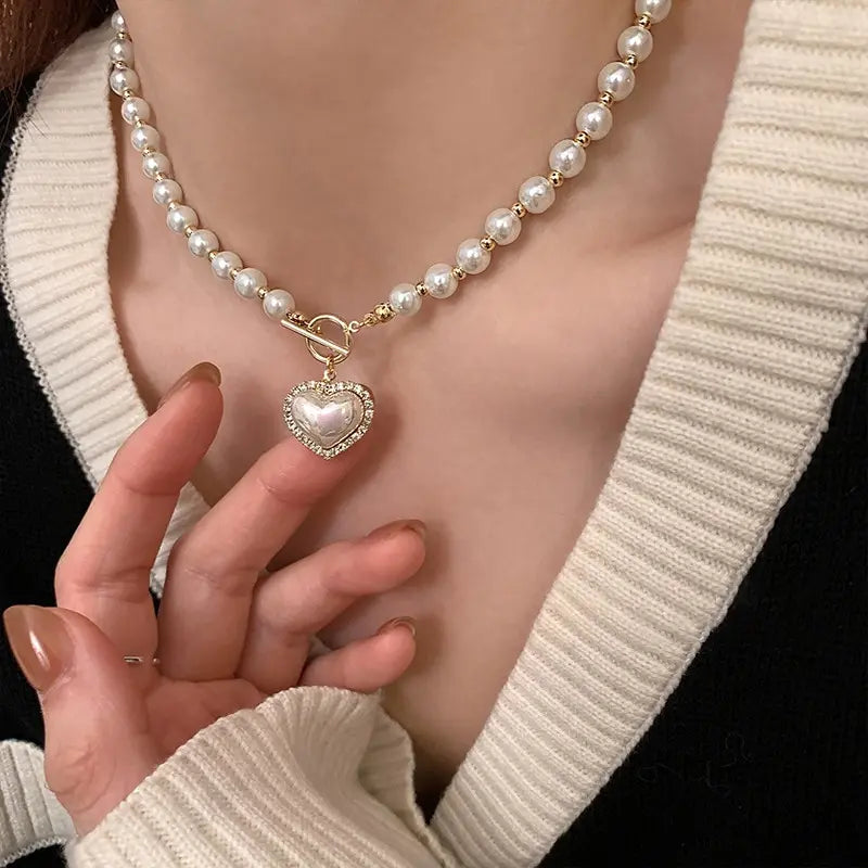 Elegant Heart Pendant Pearl Necklace