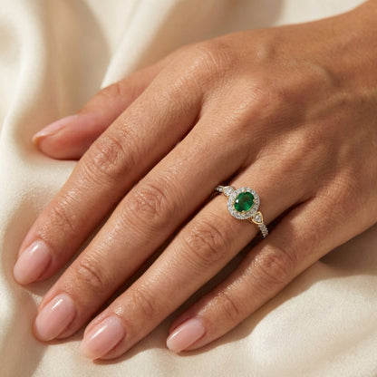 0.33ct Round/Oval Emerald diamond 14k Ladies Fashion Ring  0.15CT Center stone Oval Emerald Diamond)