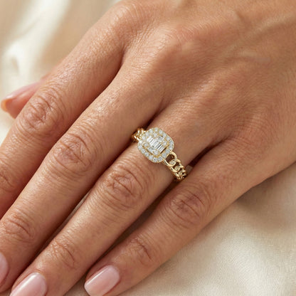14K Yellow Gold Fashion Ladies Ring with 0.20 CT Round/Baguette Cut Diamond