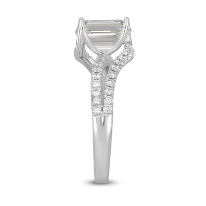 LADIES RING 2CT ROUND/EMERALD DIAMOND 14K WHITE GOLD (CENTER STONE EMERALD DIAMOND 1 1/2CT )