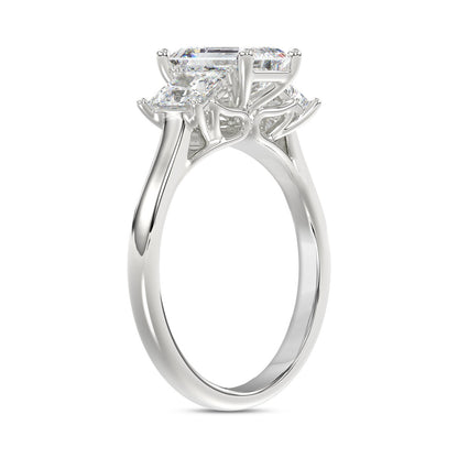 14K WHITE GOLD 2 5/8CT EMERALD/PRINCESS DIAMOND LADIES RING (CENTER STONE EMERALD DIAMOND 1 1/2CT)