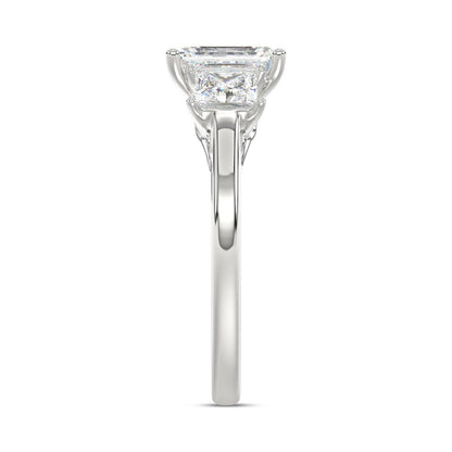 14K WHITE GOLD 2 5/8CT EMERALD/PRINCESS DIAMOND LADIES RING (CENTER STONE EMERALD DIAMOND 1 1/2CT)