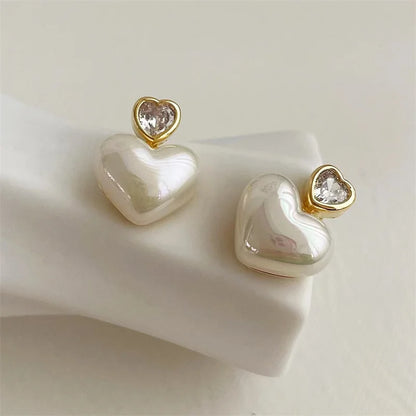 Geometric Whirlpool Shape Imitation Pearl Stud Earrings