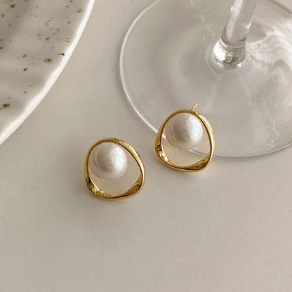 Geometric Whirlpool Shape Imitation Pearl Stud Earrings