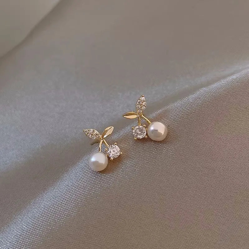 Elegant Round Wreath Bow Pearl Stud Earrings